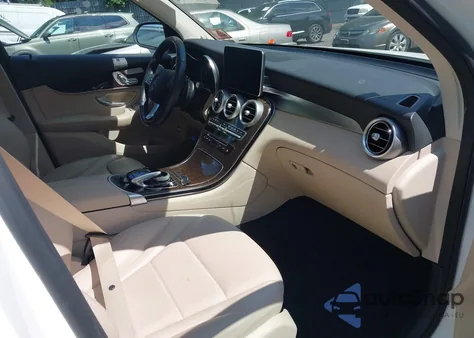 2017 Mercedes-Benz Glc 300 4Matic z USA, uszkodzony, nr VIN WDC0G4KB4HF176795